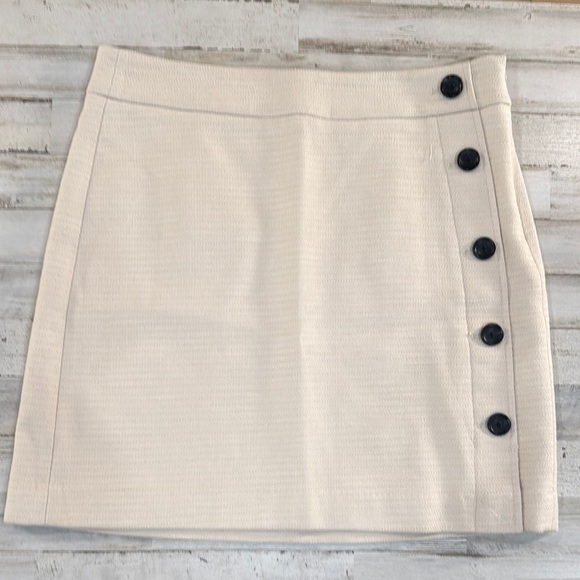Ann Taylor Women’s Cream Textured Skirt with Button-Detailed Skirt - Picture 3 of 14
